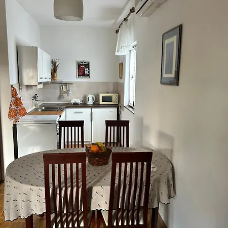 Nona - 200m From The Διαμέρισμα Jadranovo