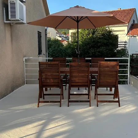 Nona - 200m From The Jadranovo